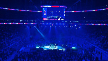 Фотография к новости: Астанада бір мезетте 12 000 көрермен Әнұранды орындады