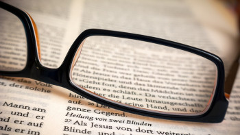 Фотография к новости: Зағип және көру қабілеті нашар жандардың ақпаратқа қол жеткізу мүмкіндіктері кеңейеді