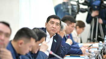 Фотография к новости: "Түркістан басқа мемлекет болып бөлінейін деп жатыр ма?" - Ринат Зайытов заңды сынады