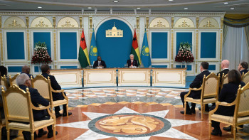 Фотография к новости: Қасым-Жомарт Тоқаев пен Умару Сисоку Эмбало БАҚ өкілдері үшін брифинг өткізді