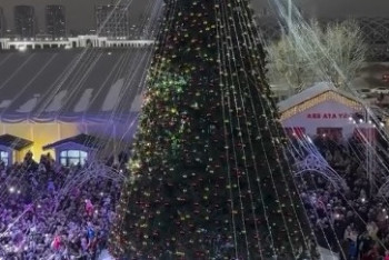 Фотография к новости: Еліміздің бас шыршасы жағылды