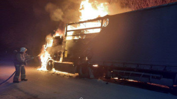 Фотография к новости: Қызылордада ТЖМ қызметкерлері жанып жатқан көлікті сөндірді