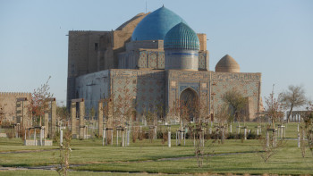 Фотография к новости: Сыртын сылай бергенше, шетелден маман шақырту керек – депутат Ясауи кесенесі туралы