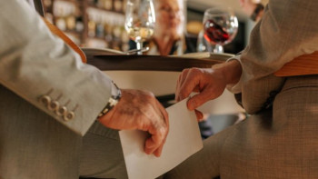 Фотография к новости: Шымкентте балалардың мүгедектігін растау үшін пара алғандар сотқа берілді