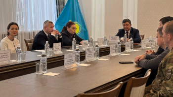 Фотография к новости: Сенаторлар әскери қызметшілерді әлеуметтік қамсыздандырумен танысты