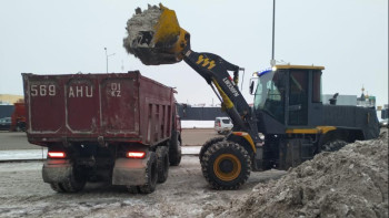 Фотография к новости: Астанада қар күреу жұмысына 2 600-ден астам жол жұмысшы тартылды