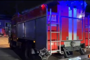 Фотография к новости: Жамбылда құтқарушылар өрт кезінде 42 адамды эвакуациялады