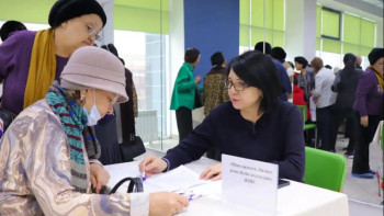 Фотография к новости: Астанада зейнеткерлерге арналған бос жұмыс орындарына арналған жәрмеңке өтті