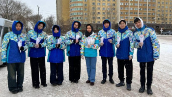 Фотография к новости: Елордада еріктілер тұрғындарға бауырсақ пен ыстық шай ұсынды