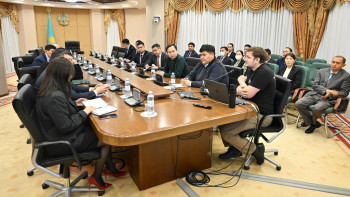 Фотография к новости: Сенат аппаратының қызметкерлері цифрлық қауіпсіздік туралы дәріс тыңдады