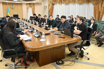 Сенат аппаратының қызметкерлері цифрлық қауіпсіздік туралы дәріс тыңдады