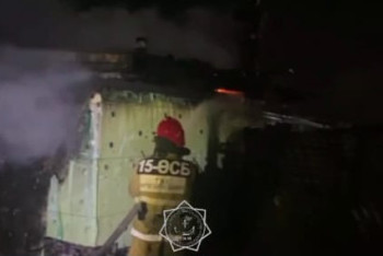 Фотография к новости: Қостанайда ТЖМ өрт сөндірушілері жанып жатқан моншаны сөндірді