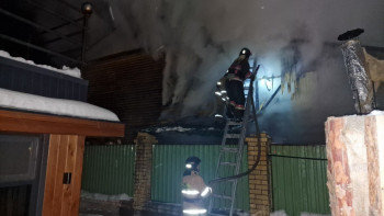 Фотография к новости: Бурабайда екі қабатты монша өртке оранды