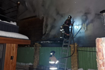 Фотография к новости: Бурабайда екі қабатты монша өртке оранды