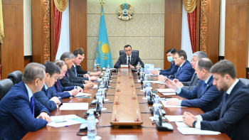 Фотография к новости: Сенаторлар өңірлерде жергілікті тұрғындармен кездеседі