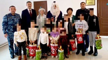 Фотография к новости: Пробация есебіндегі азаматтардың балаларына жаңа жылдық сыйлықтар таратылды