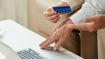 Фотография к новости: Қарттарды қаржы алаяқтарынан қалай қорғауға болады?