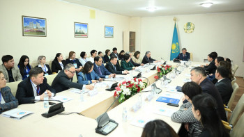 Фотография к новости: Сенаторлар кәсіптік-техникалық колледждердің қызметімен танысты