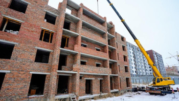 Фотография к новости: Астанада заңсыз тұрғызылған тұрғын үй кешені сүріледі