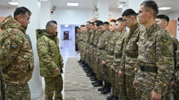 Фотография к новости: Қаныш Әбубәкіров бірқатар әскери нысанды тексерді