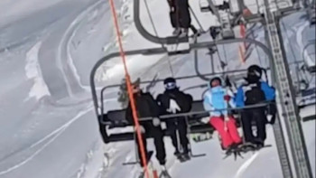 Фотография к новости: Франциядағы тау шаңғысы курортында 240 турист лифтте тұрып қалды