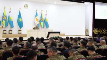 Фотография к новости: Қорғаныс министрі отандық кәсіпорындардың басшыларымен даму басымдықтарын талқылады