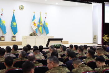 Фотография к новости: Қорғаныс министрі отандық кәсіпорындардың басшыларымен даму басымдықтарын талқылады