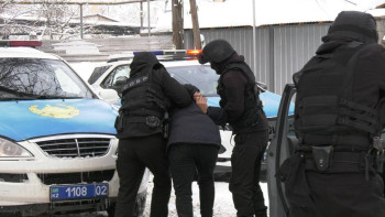 Фотография к новости: Алматыда полиция 200-ден астам тұрғынды алдап соққан күдіктіні құрықтады