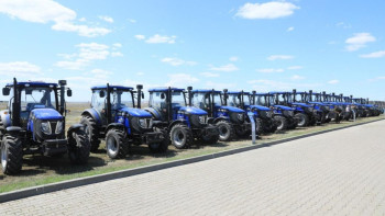 Фотография к новости: Қазақстанда фермер цифрлық теңге көмегімен ауыл шаруашылығы техникасын лизингке алды