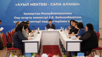 Фотография к новости: Ғани Бейсембаев ауыл мектептерінің педагогтерімен кездесті
