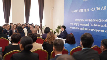 Фотография к новости: Ғани Бейсембаев ауыл мектептерінің педагогтерімен кездесті