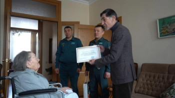 Фотография к новости: Алматыда әскери қызметшілер майдангерді құттықтады