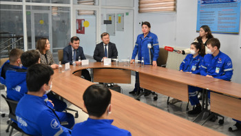 Фотография к новости: Сенаторлар Шымкент қаласында дәрігерлермен бірге өзекті мәселелерді талқылады