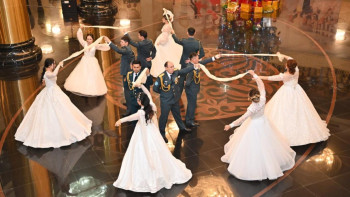 Фотография к новости: Офицерлер Шәмші әндеріне биледі