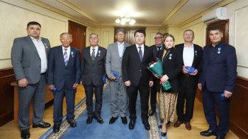 Фотография к новости: Маңғыстаулық энергетиктер мен ауыл шаруашылығы қызметкерлері марапатталды