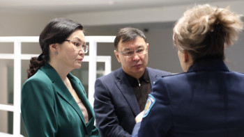 Фотография к новости: Сенаторлар Алматы полицейлерімен бірге өзекті мәселелерді талқылады