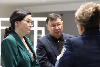 Фотография к новости: Сенаторлар Алматы полицейлерімен бірге өзекті мәселелерді талқылады