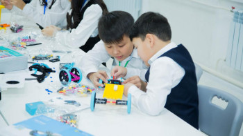 Фотография к новости: ҚазМұнайГаз-дың қолдауымен Маңғыстау облысында үш тірек мектеп толық жабдықталды