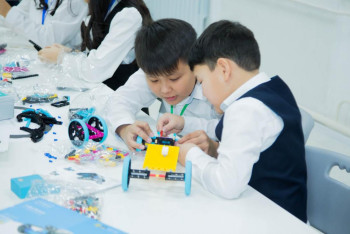 Фотография к новости: ҚазМұнайГаз-дың қолдауымен Маңғыстау облысында үш тірек мектеп толық жабдықталды