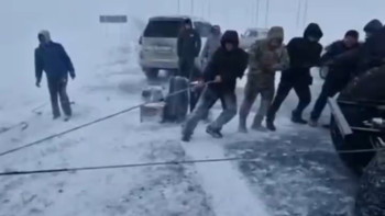 Фотография к новости: ТЖМ қызметкерлері 7 шетел азаматын құтқарды