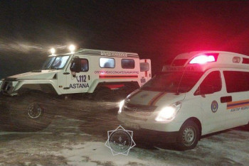 Құтқарушылар қыстақтағы науқас сәбиді дәрігерлерге жеткізді