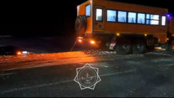 Фотография к новости: Қарағандыда ТЖМ құтқарушылары жүргізуші мен жолаушыға көмекке келді