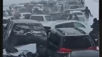 Фотография к новости: ҚазАвтоЖол: Ақмолада жаппай жол апаты кезінде 95 көлік соқтығысты