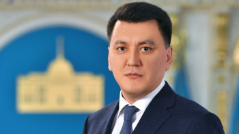 Фотография к новости: Ерлан Қарин Мемлекет басшысы берген сұхбаттың маңызды тұстарын атады