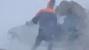 Фотография к новости: ТЖМ қызметкерлері қар құрсауынан 11 адамды құтқарды