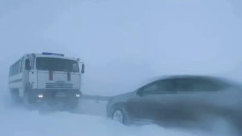 Фотография к новости: Құтқарушылар жолда қалған 32 адамды құтқарды