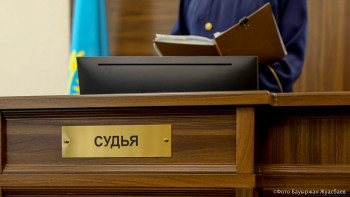 Фотография к новости: Алматыда күзетшіні көлігімен қағып өлтірген азаматқа қатысты іс сотқа жетті