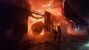 Фотография к новости: Шымкентте қойма өртенді