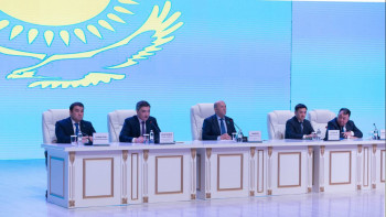 Фотография к новости: Олжас Бектенов  Түркістан облысының активіне жаңа әкімді таныстырды