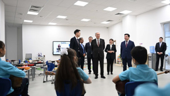 Фотография к новости: Мемлекет басшысы KIS Astana халықаралық мектебін аралап көрді